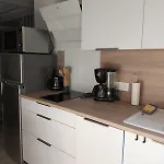 Charmante Maisonnette Dans Avec Piscine