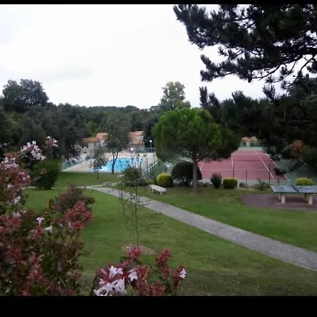 Charmante Maisonnette Dans Avec Piscine Holiday home Meschers-sur-Gironde