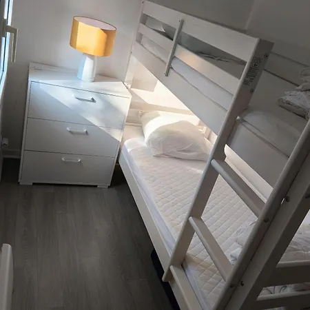 펜션 Charmante Maisonnette Dans Avec Piscine