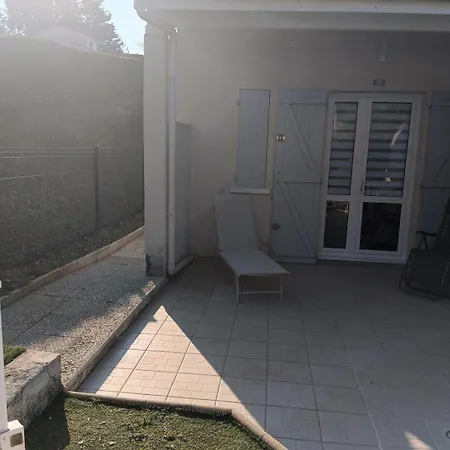 Charmante Maisonnette Dans Avec Piscine * Meschers-sur-Gironde