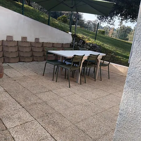 Charmante Maisonnette Dans Avec Piscine 펜션