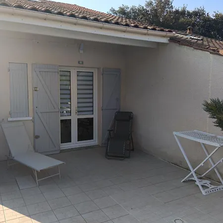 Charmante Maisonnette Dans Avec Piscine Holiday home