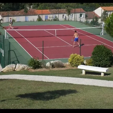펜션 Charmante Maisonnette Dans Avec Piscine
